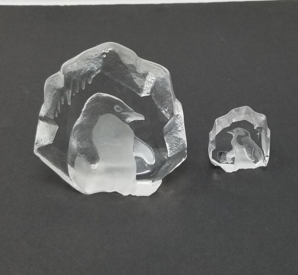Pair of Mats Jonasson Sweden Lead Crystal Penguin Paperweights Stickers 2" & 5"